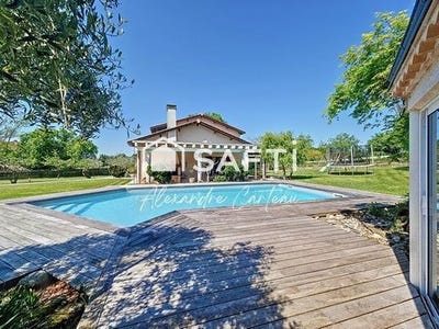 /international/fr/camblanes-et-meynac-aquitaine-120098605823/