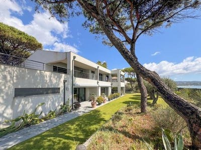 /international/fr/cavalaire-sur-mer-provence-alpes-cote-d-azur-310101498398/