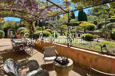 /international/fr/saint-etienne-du-gres-provence-alpes-cote-d-azur-310108623800/