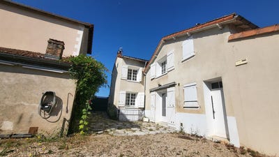 /international/fr/lussac-les-chateaux-charente-310108792199/
