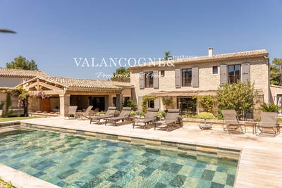 /international/fr/eygalieres-provence-alpes-cote-d-azur-310109929350/