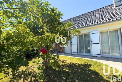 /international/fr/le-mesnil-saint-denis-ile-de-france-310100825213/