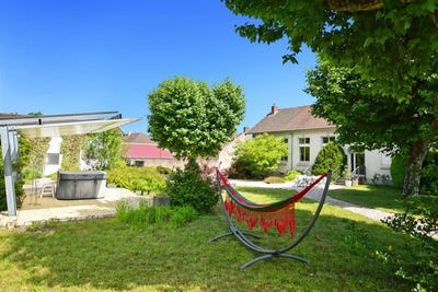 /international/fr/le-creusot-burgundy-310106781614/