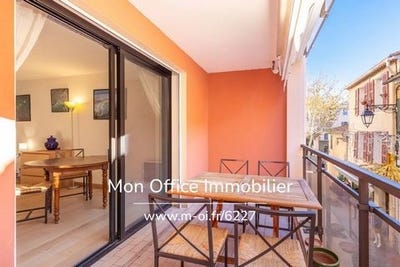 /international/fr/3-rue-joseph-courrau-sanary-sur-mer-provence-alpes-cote-d-azur-310108458895/