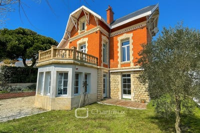 /international/fr/royan-charente-310108138585/