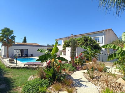/international/fr/caveirac-languedoc-roussillon-310110288568/