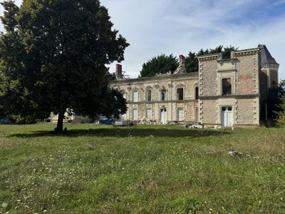 /international/fr/mansigne-pays-de-la-loire-310120076124/
