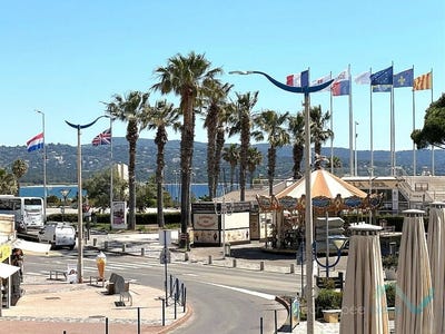 /international/fr/cavalaire-sur-mer-provence-alpes-cote-d-azur-310108406981/