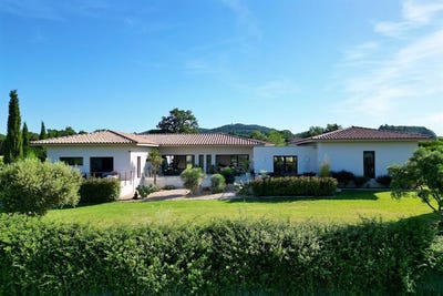 /international/fr/uzes-languedoc-roussillon-310108602729/