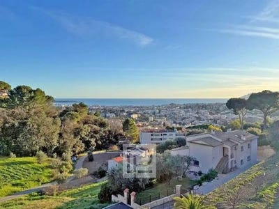 /international/fr/le-cannet-provence-alpes-cote-d-azur-310101379218/?lang=en