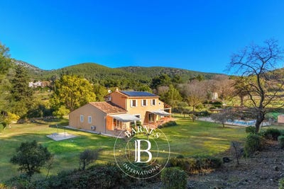 /international/fr/sanary-sur-mer-provence-alpes-cote-d-azur-310108330162/