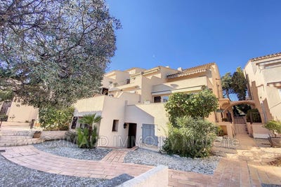 /international/fr/grimaud-provence-alpes-cote-d-azur-310100714500/