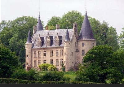 /international/fr/le-donjon-auvergne-310108792943/