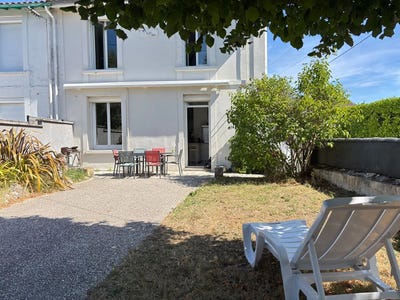/international/fr/saint-palais-sur-mer-charente-310119608065/