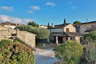 /international/fr/uzes-languedoc-roussillon-310109049813/