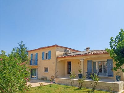 /international/fr/uzes-languedoc-roussillon-310108602342/