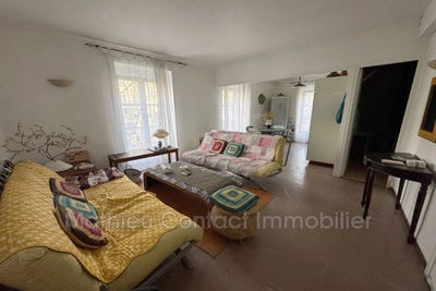 /international/fr/nimes-languedoc-roussillon-310100283781/