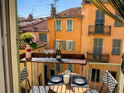 /international/fr/2-place-de-la-paix-villefranche-sur-mer-provence-alpes-cote-d-azur-310109009728/