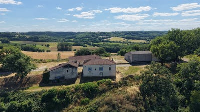 /international/fr/hautefage-la-tour-aquitaine-310102874056/