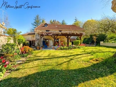 /international/fr/st-privat-des-pres-aquitaine-120098604458/?lang=en