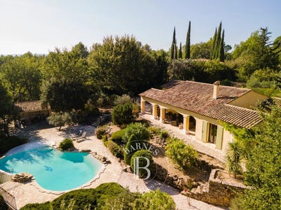 /international/fr/cotignac-provence-alpes-cote-d-azur-310108729630/