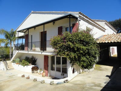 /international/fr/saint-gilles-languedoc-roussillon-120091446724/