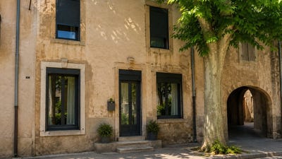 /international/fr/cruzy-languedoc-roussillon-310119982580/