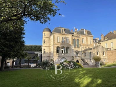 /international/fr/autun-burgundy-310100606673/?lang=id