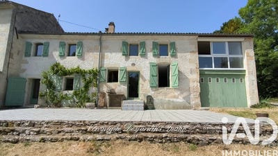 /international/fr/la-chapelle-des-pots-charente-310107578789/