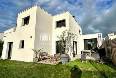 /international/fr/theix-noyalo-brittany-120097093756/