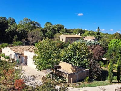 /international/fr/venasque-provence-alpes-cote-d-azur-310101444861/?lang=en