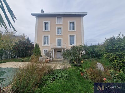 /international/fr/montmoreau-saint-cybard-charente-310103816821/