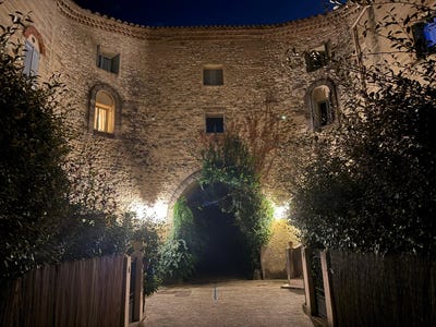 /international/fr/uzes-languedoc-roussillon-310106596551/