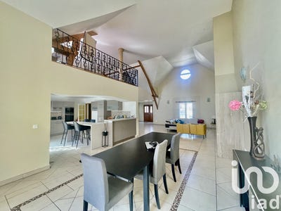 /international/fr/champagne-sur-oise-ile-de-france-310099284286/