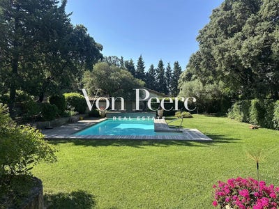 /international/fr/villeneuve-les-avignon-languedoc-roussillon-310108595864/