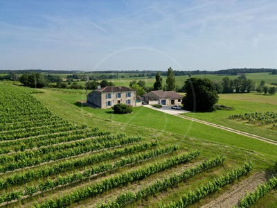 /international/fr/sauveterre-de-guyenne-aquitaine-310108864745/