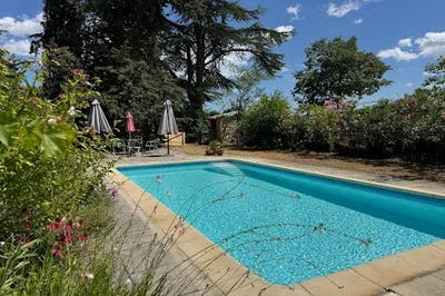 /international/fr/uzes-languedoc-roussillon-310101513164/?lang=id