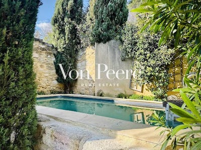 /international/fr/pujaut-languedoc-roussillon-310107178258/