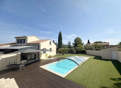 /international/fr/jonquieres-languedoc-roussillon-310098840388/