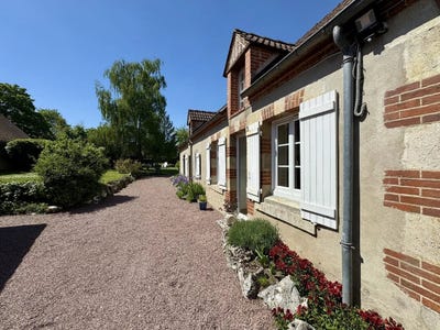 /international/fr/checy-centre-val-de-loire-310099623733/