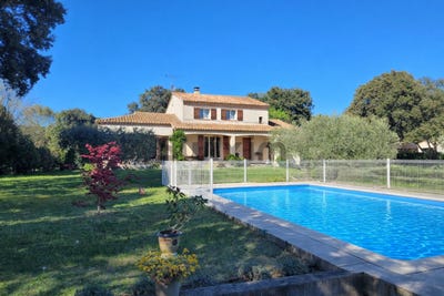 /international/fr/saint-quentin-la-poterie-languedoc-roussillon-310108370078/