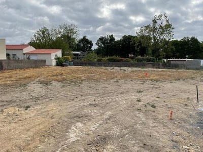 /international/fr/saint-julien-des-landes-pays-de-la-loire-310119546665/