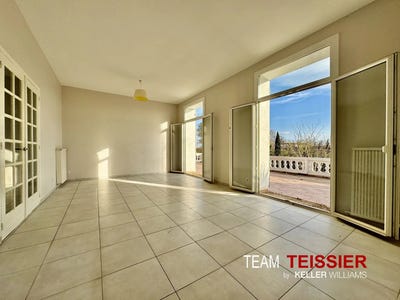 /international/fr/salon-de-provence-provence-alpes-cote-d-azur-310100170368/