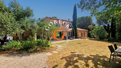 /international/fr/uzes-languedoc-roussillon-310101110602/?lang=zh-tw