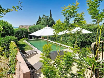 /international/fr/pujaut-languedoc-roussillon-310108316766/