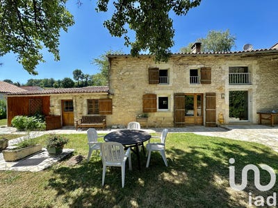 /international/fr/fenioux-charente-310100783727/