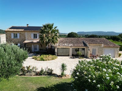 /international/fr/connaux-languedoc-roussillon-310104836836/