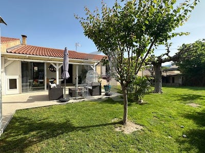 /international/fr/l-isle-sur-la-sorgue-provence-alpes-cote-d-azur-310100989589/