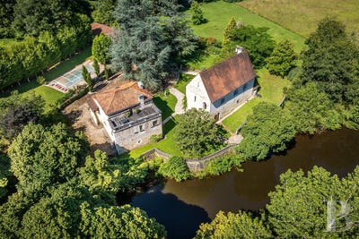 /international/fr/bourdeilles-aquitaine-120094440957/?lang=en