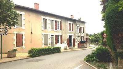 /international/fr/confolens-charente-310100403166/